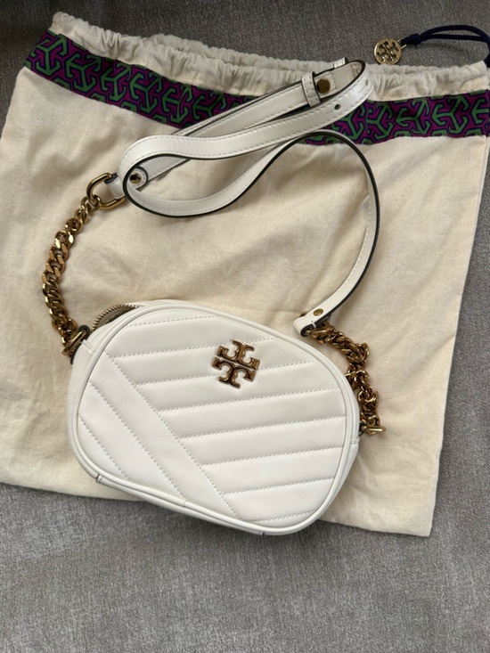 Tory Burch Handbags - Tory Burch White Quilted Leather Crossbody with Gold Chain